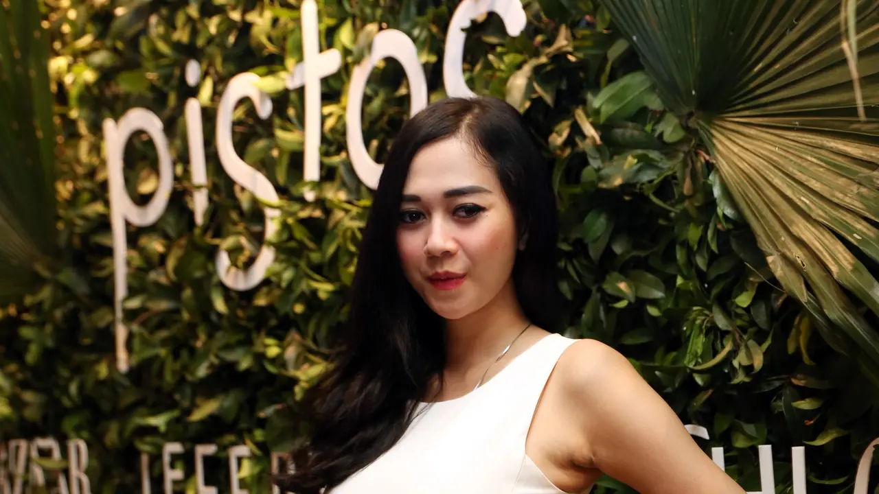 [Bintang] Aura Kasih