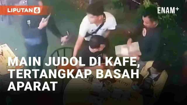 Racun judi online tengah menghantui masyarakat belakangan ini. Beberapa orang bahkan nekat bermain di tempat umum seperti viral baru-baru ini disebut terjadi di Nias, Sumatera Utara. Seorang pria tertangkap basah aparat tengah bermain judi online di ...