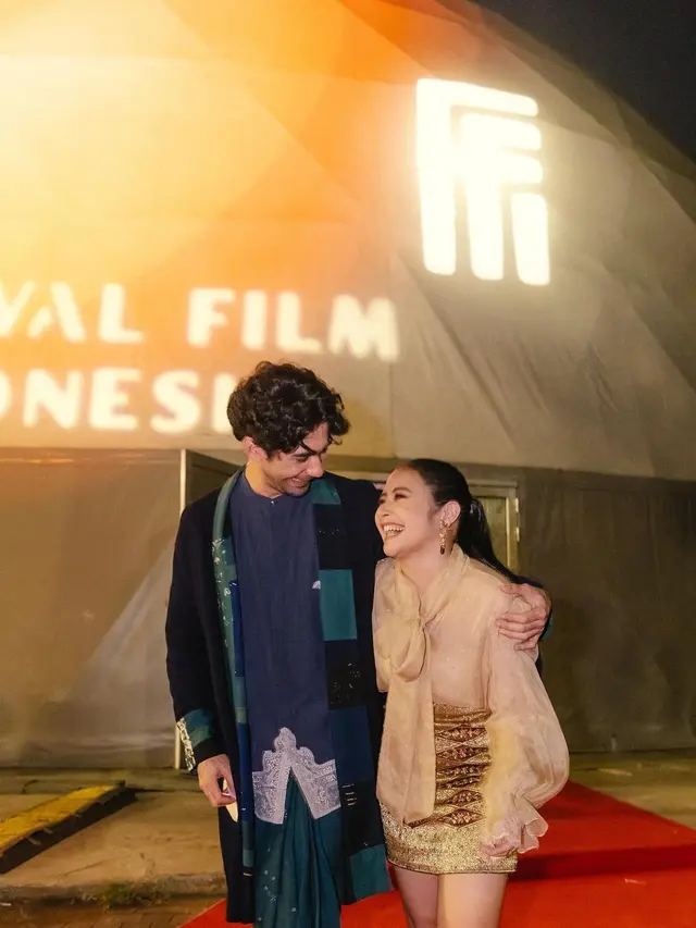 Prilly Latuconsina dan Reza Rahadian.