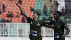 Gelandang Tira Persikabo, Ciro Henrique, merayakan gol yang dicetaknya ke gawang Kalteng Putra pada laga Shopee Liga 1 di Stadion Pakansari, Bogor, Jumat (26/7). Tira Persikabo menang 5-2 atas Kalteng. (Bola.com/Yoppy Renato)