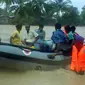 Citizen6, Malaka: Tim Tagana sementara evakuasi masyarakat menggunakan perahu karet.