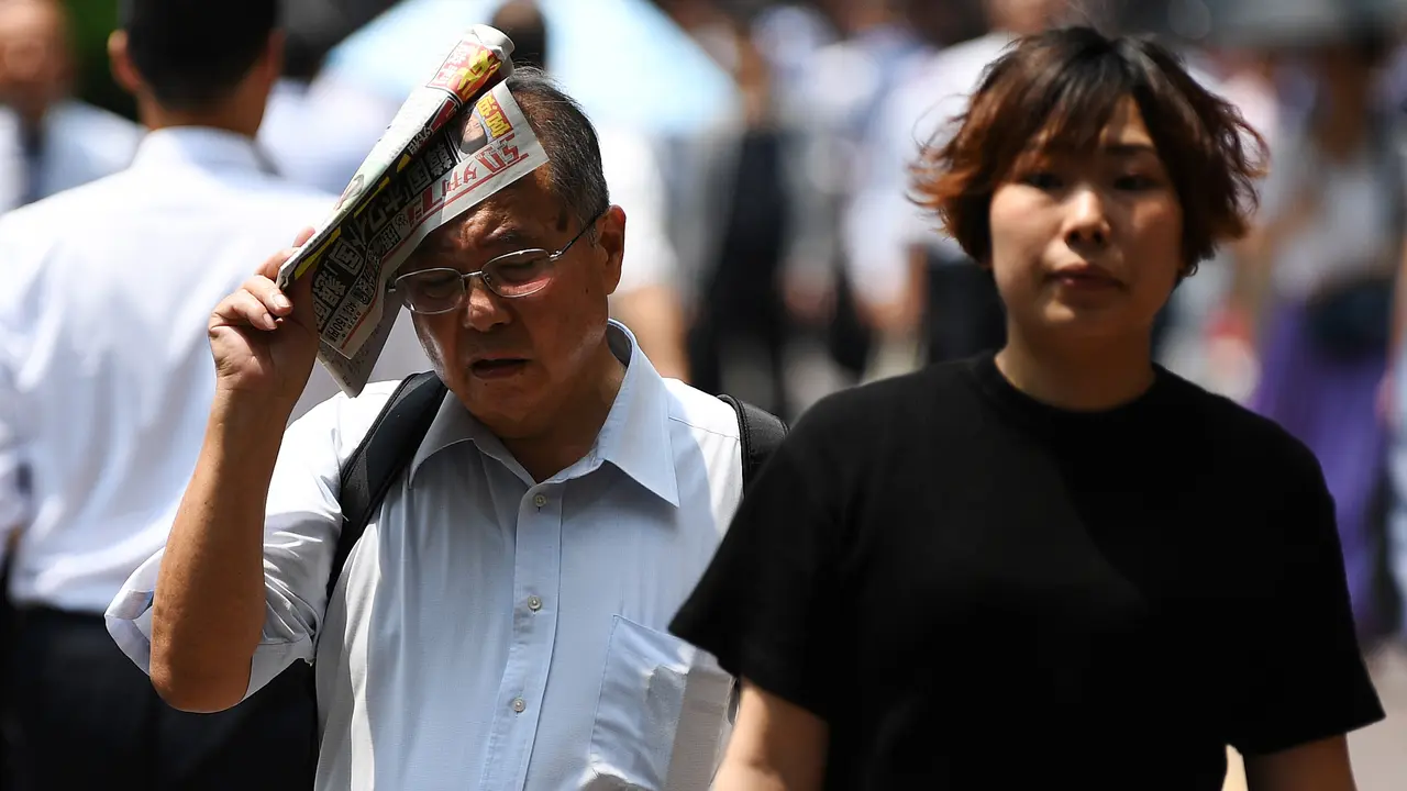 Potret Warga Tokyo Kepanasan Saat Cuaca Ekstrem