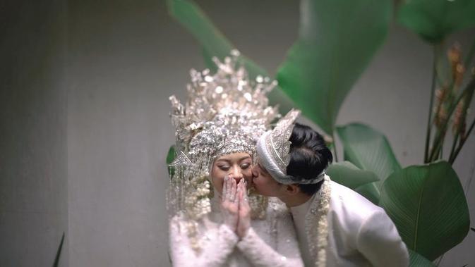 Sempat Ditolak Ajakan Taarufnya Rey Mbayang Akhirnya Berhasil Meluluhkan Hati Dinda Hauw News Entertainment Fimela Com