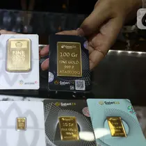 Harga emas batangan dari Antam mengalami penurunan sebesar Rp2.000 per gram. (Liputan6.com/Angga Yuniar)