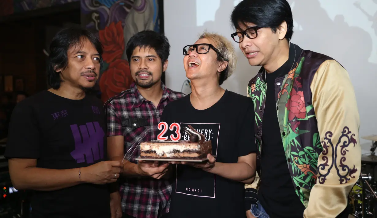 Gigi 23 tahun mewarnai industri musik Tanah Air. Sebagai salah satu grup legenda, ia berjanji akan terus menjaga eksistensinya di industri musik. Hal itu akan ditegaskan oleh Armand Maulana. (Nurwahyunan/Bintang.com)