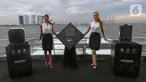 Model berpose pada peluncuran limited edition water heater dari atas kapal di Jakarta, Rabu (15/7/2020). Water heater ini dilengkapi dengan Ion Ag+ antibacterial dan Anti-Rust Magnihealth+ yang mencegah terjadinya karat dan membantu menciptakan air lebih higienis. (Liputan6.com/Fery Pradolo)