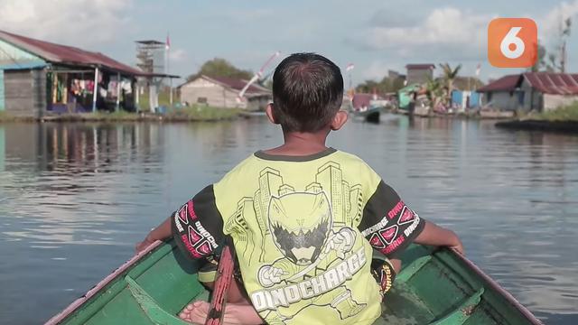 Anak di Pedalaman Kalimantan