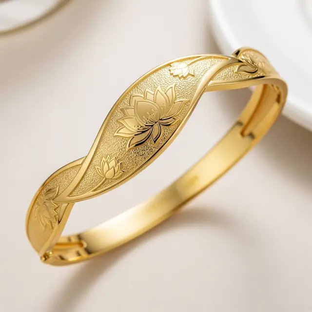 Gelang Emas dengan Motif Ukiran Etnik yang Timeless