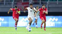 Pemain Timnas Indonesia, Ricky Kambuaya, saat melawan Timnas Lebanon dalam laga FIFA Matchday 2025 di Stadion Gelora Bung Tomo, Surabaya, Senin (8/9/2025). (Bola.com/Abdul Aziz)