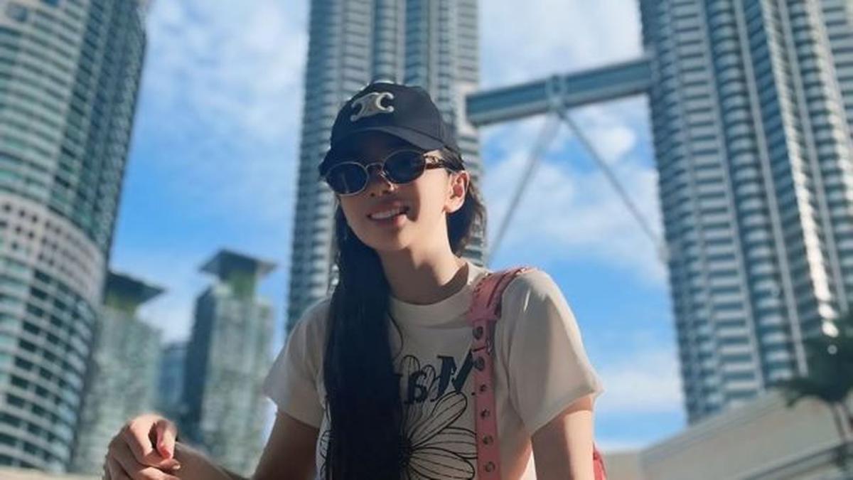 Bak Remaja di Usia 38 Tahun, 4 Potret Terbaru Angel Karamoy Liburan di Kuala Lumpur