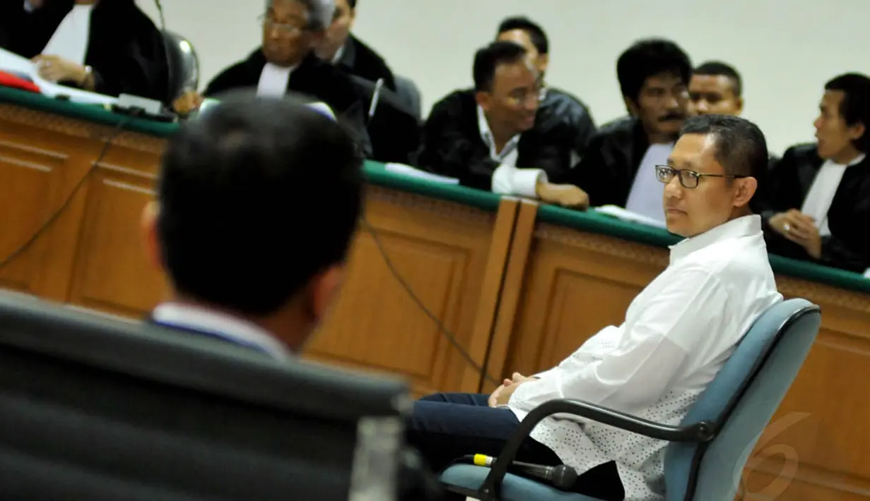 Anas Urbaningrum menghadapi sidang perdana di Pengadilan Tipikor, Jakarta, Jumat (30/5/14). (Liputan6.com/Johan Tallo)