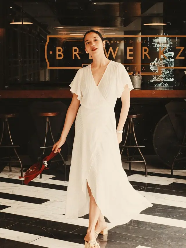 Gaya Putri Marino Pakai Simple Dress, Tetap Stylish