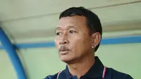 Pelatih Pra PON Papua, Djoko Susilo melihat Arema kehilangan karakter saat menang tipis 1-0 atas tim asuhannya. (Bola.com/Kevin Setiawan)