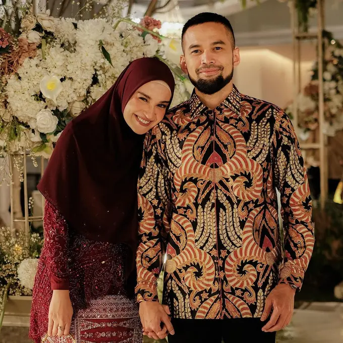 Kebaya kondangan Zaskia dan Shireen Sungkar