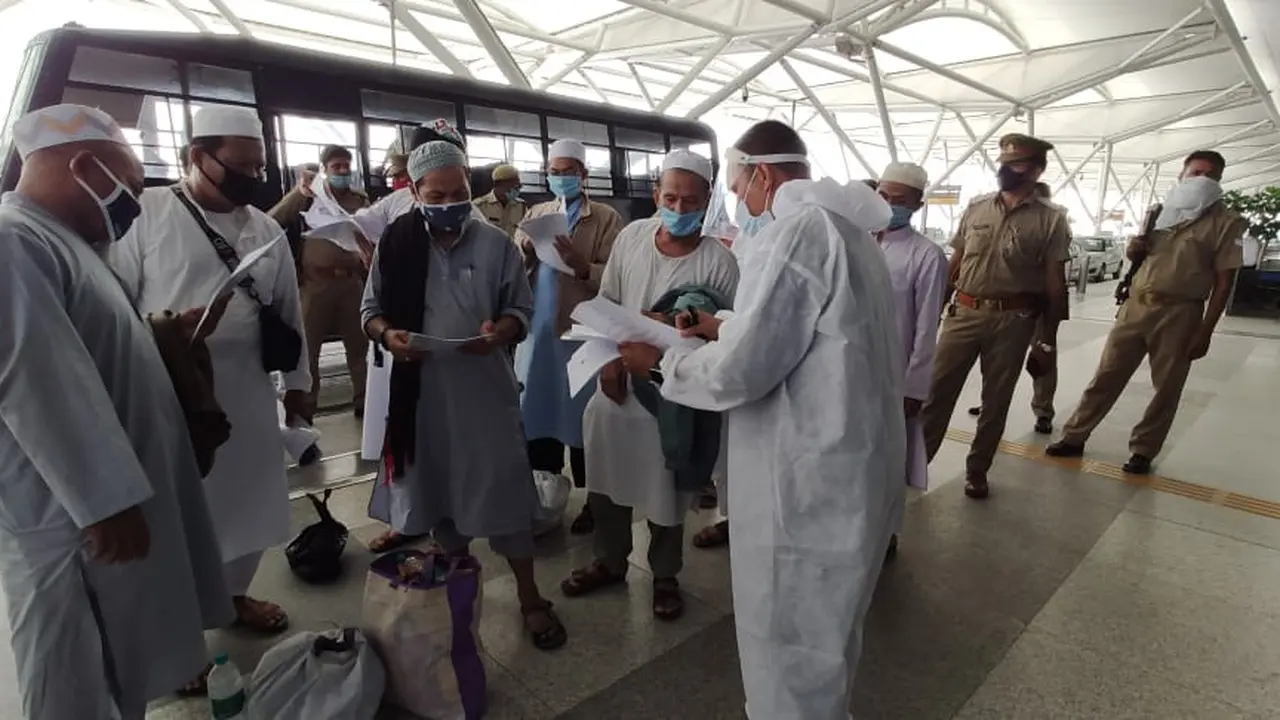 Proses repatriasi WNI gelombang kedelapan dari India oleh KBRI New Delhi.