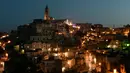Suasana malam di Kota Matera, Italia, 19 Oktober 2018. Kota Matera dipilih sebagai Ibu Kota Budaya Eropa 2019. (Filippo MONTEFORTE/AFP)