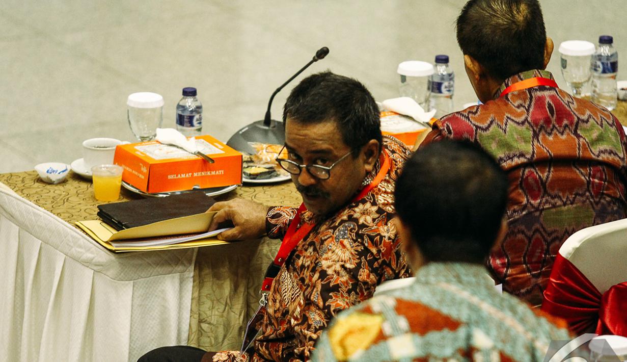 Plt Gubernur Banten Rano Karno saat menghadiri Rakornas Kabinet Kerja, Jakarta, Selasa (4/11/2014). (Liputan6.com/Faizal Fanani)