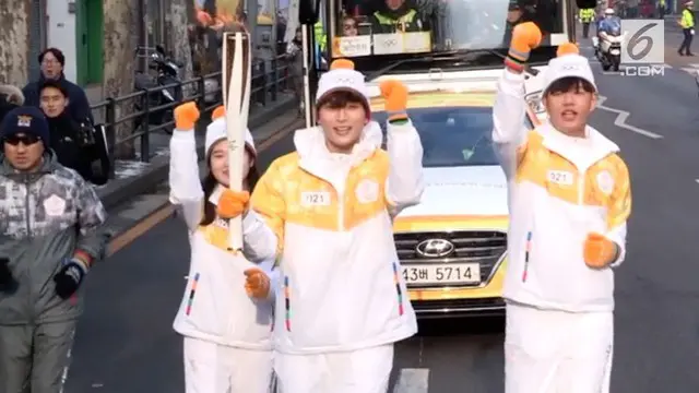 Kali ini giliran boyband 2AM didapuk sebagai pembawa obor olimpiade.