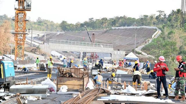 Konstruksi ruas Tol Salatiga-Kartasura sepanjang 32 km yang merupakan bagian dari Tol Semarang-Solo ditargetkan rampung pada November 2018. (Dok Kementerian PUPR)