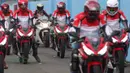 Marc Marquez dan Dani Pedrosa mencoba motor baru Honda di lintasan Sirkuit Sentul, Bogor, Minggu (14/2/2016). (Bola.com/Nicklas Hanoatubun)