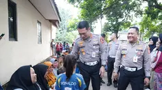 500 Warga Cikeas Terima Paket Sembako dari Polri