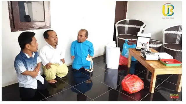 Sepi Kerjaan, Ini 10 Potret Ucok Baba Banting Setir Jualan Sosis Bakar