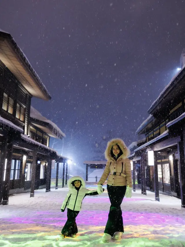 Gaya Kompak Ibu dan Anak, Shandy Aulia–Claire Herbowo Tampil Serasi di Berbagai Momen