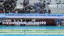 <p>Kunjungan presiden Pederasi Akuatik Internasional atau World Aquatics, Husain Al-Musallam ditutup dengan foto bersama dengan para atlet, wasit, hingga pengurus di Indonesia Open Aquatic Championships 2025. (Bola.com/Bagaskara Lazuardi)</p>
