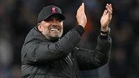 Kemenangan ini membuat skuat Jurgen Klopp masih memiliki asa untuk meraih gelar juara Liga Inggris di dua pertandingan yang tersisa. Kini, Liverpool berada di posisi kedua klasemen dengan raihan 86 poin dari 36 pertandingan, atau menyamai poin Manchester City yang baru memainkan 35 laga. (AFP/Paul Ellis)