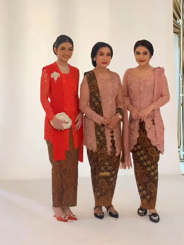 Tampilan Ibunda dan Kakak Selvi Ananda Dibalut Kebaya Pink saat Pelantikan Gibran Rakabuming. [@vivithalib]