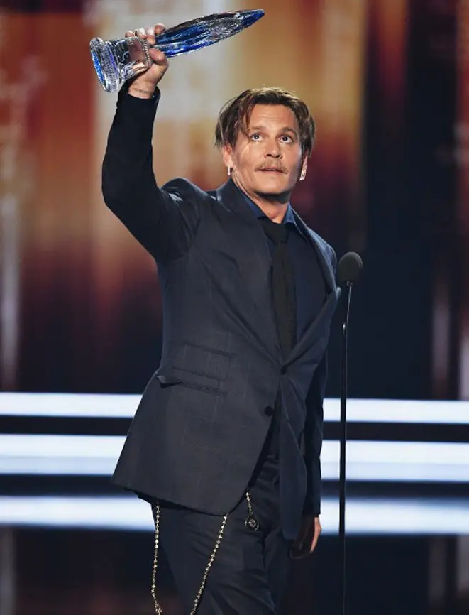 Rangkaian kata disampaikan Depp sebagai bentuk rasa terima kasihnya kepada para fans yang selalu setia bersamanya. Penghargaan ‘Favorite Movie Icon’ diterima Depp tahun ini. (AFP/Bintang.com)