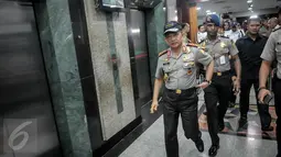 Kapolri Jendral Tito Karnavian saat tiba di kantor Kementerian Perhubungan, Jakarta, Selasa (11/10). Polda Metro Jaya menggelar operasi tangkap tangan (OTT) di Kantor Kemenhub terkait praktek pungli perizinan kapal. (Liputan6.com/Faizal Fanani)
