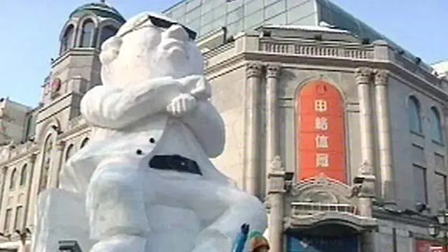 Patung Psy Gangnam Style Ramaikan Festival Es di Cina