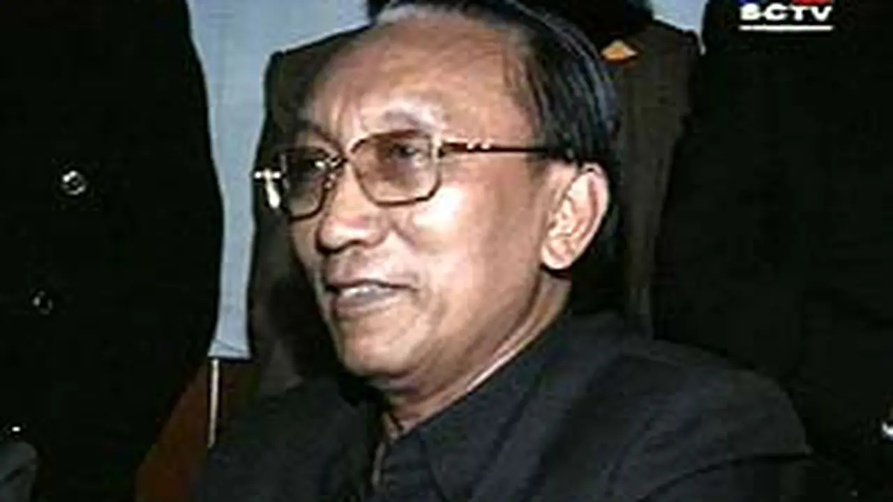 030702ahakimAdhoc.jpg