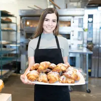 Baking roti (Foto: Shutterstock By antoniodiaz)