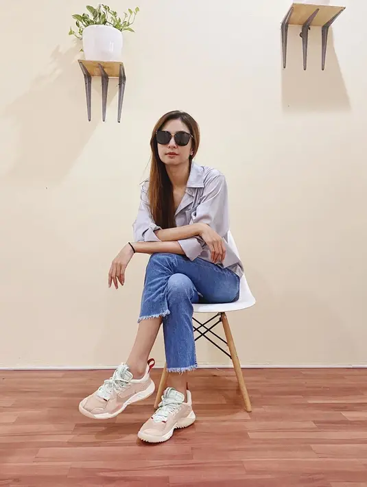 "Saya waktu itu berkesempatan ketemu anak-anak yang punya penyakit jantung bawaan dan itu pengalaman yang luar biasa, karena saya dengar dan melihat langsung, mereka ada yang masih kecil setahun dua tahun, tapi punya kelainan bawaan," ujar Mikha Tambayong.  (Instagram/miktambayong)