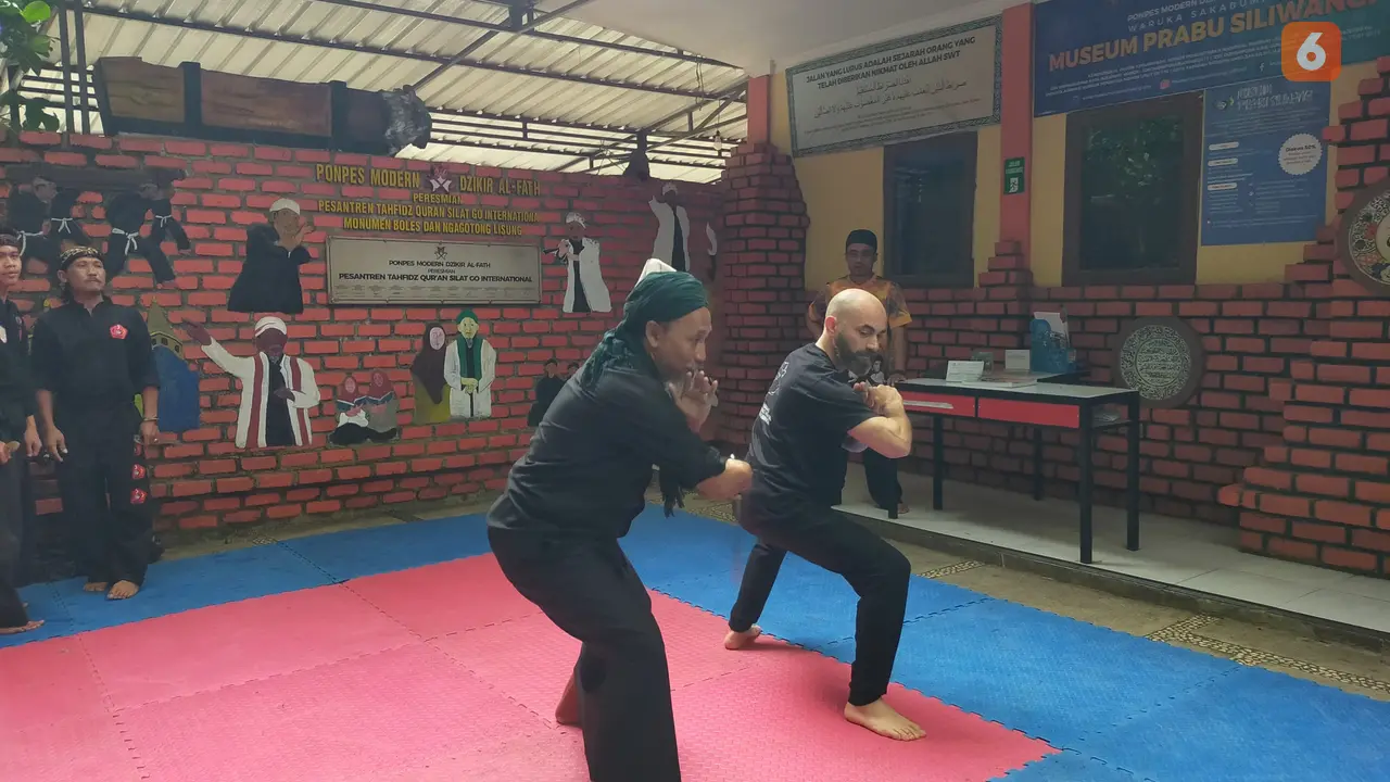 Pendekar Italia aliran Sang Maung Bodas asal Sukabumi, di Ponpes Dzikir Al Fath (Liputan6.com/Fira Syahrin).