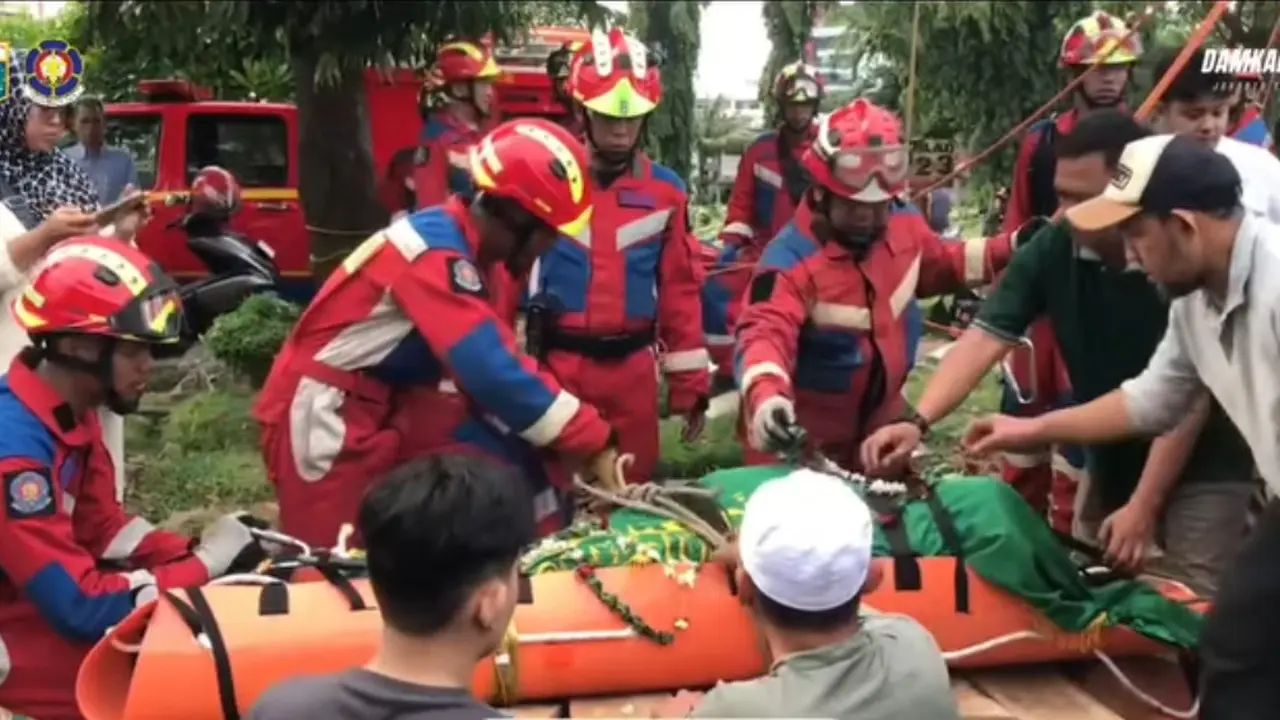 Warga Minta Bantuan Damkar untuk Bantu Pemakamaan Jenazah Seberat 200 Kg