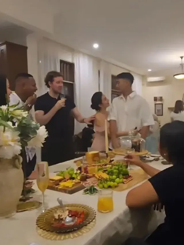 8 Potret Rumah Baru Ariel Tatum yang Bernuansa Hangat dan Penuh Kebersamaan