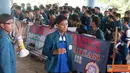 Citizen6, Surabaya: Mahasiswa Unair peduli pendidikan mengadakan aksi demo, kamis (17/10) di depan Gedung manajemen kampus C. (Pengirim: Ziadatur Rohmah, kelompok 16) 