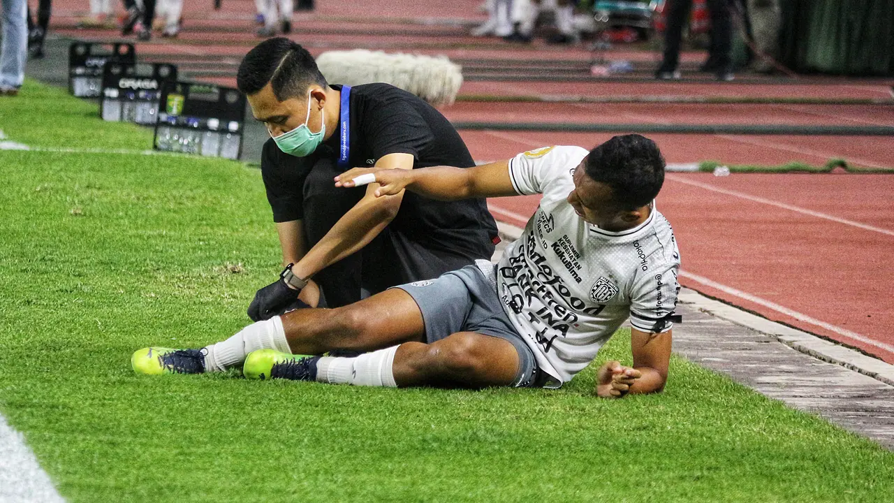 Foto: Apes, Cuma Main Sebentar di Pekan ke-8 BRI Liga 1 Irfan Jaya Dapat Kado Istimewa saat Kembali ke Gelora Bung Tomo