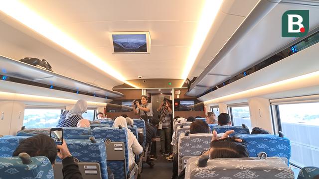 FOTO Sensasi Naik Kereta Cepat Jakarta-Bandung