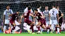 Nasib serupa dialami oleh Bianconeri, yang hanya mampu meraih satu poin setelah bermain imbang 2-2 melawan Torino. (AFP/Marco Bertorello)