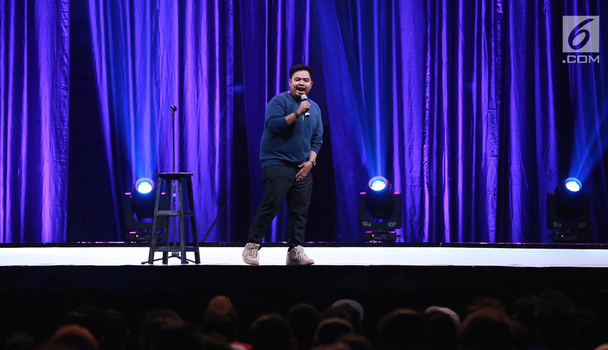 Komika Muhammad Rizki Rakelna atau Rigen saat tampil dalam Jakarta Internasional Comedy Festival (JICOMFEST) 2019 di JIExpo, Kemayoran, Jakarta, Sabtu (3/8/2019). JICOMFEST 2019 merupakan komedi festival pertama dan terbesar di Indonesia. (Dream.co.id/Deki Prayoga)
