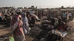 Aktivitas warga di pasar lokal Kota Asosa, Ethiopia, Rabu (25/12/2019). (EDUARDO SOTERAS/AFP)