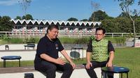 Ketua Umum Partai Golkar Airlangga Hartarto dan Ketua Umum PKB Muhaimin Iskandar alias Cak Imin melakukan jalan santai bersama di Istora Senayan, Jakarta, Jumat (10/2) pagi. (Merdeka.com/Ahda Bayhaqi)
