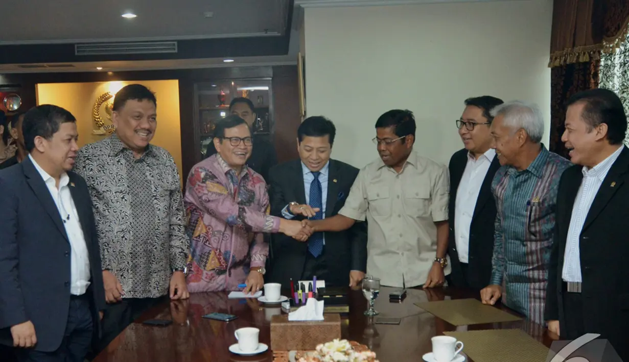 Koalisi Merah Putih (KMP) dan Koalisi Indonesia Hebat (KIH) sepakat untuk merevisi UU MD3 dan Tata Tertib DPR, Jakarta, Senin (10/11/2014) (Liputan6.com/Andrian M Tunay)
