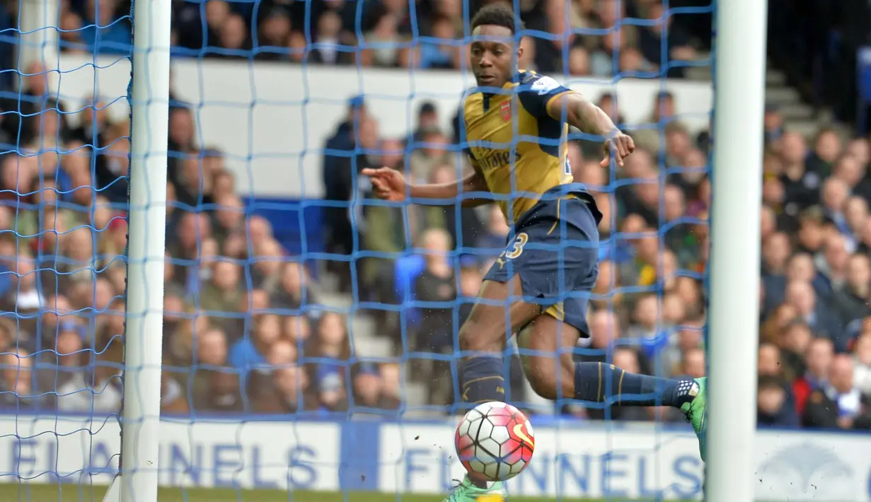 Pemain Arsenal, Danny Welbeck mencetak satu gol saat Arsenal menundukan Everton pada lanjutan liga Inggris pekan ke-31 di Stadion Goodison Park, Liverpool, Sabtu (19/3/2016)WIB. (AFP/Paul Ellis)
