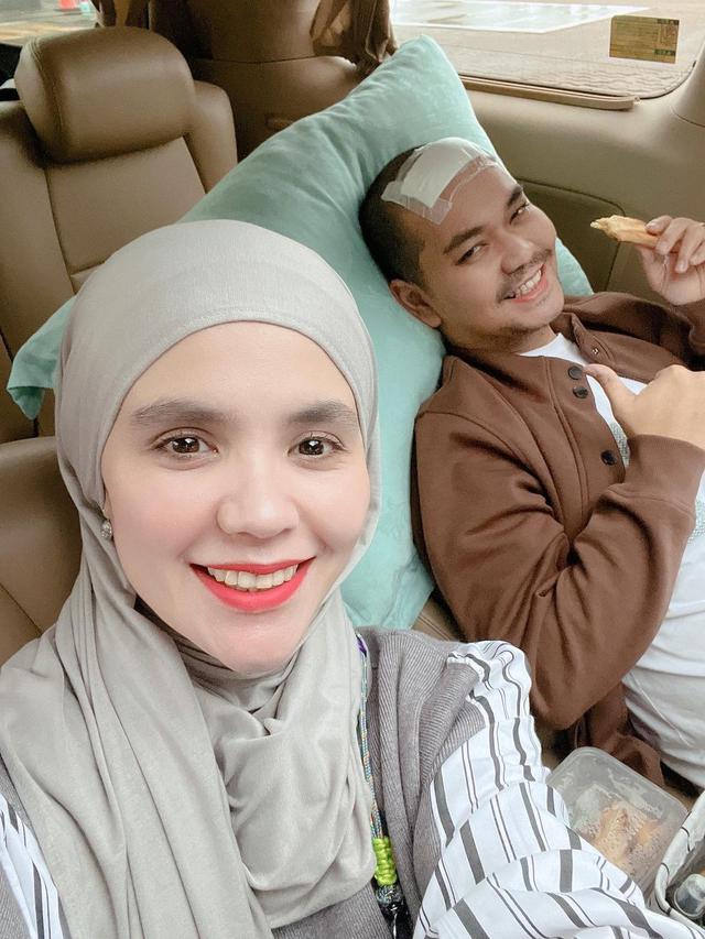 Indra Bekti bersama istrinya, Aldila Jelita (https://www.instagram.com/p/Cn8OoijPvqs/)