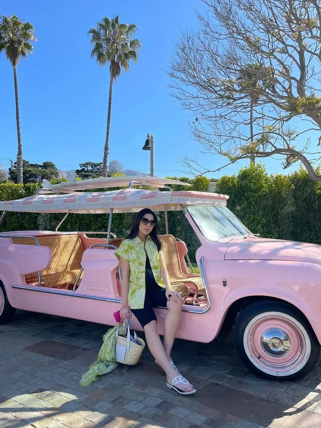 Menantu keluarga Bakrie